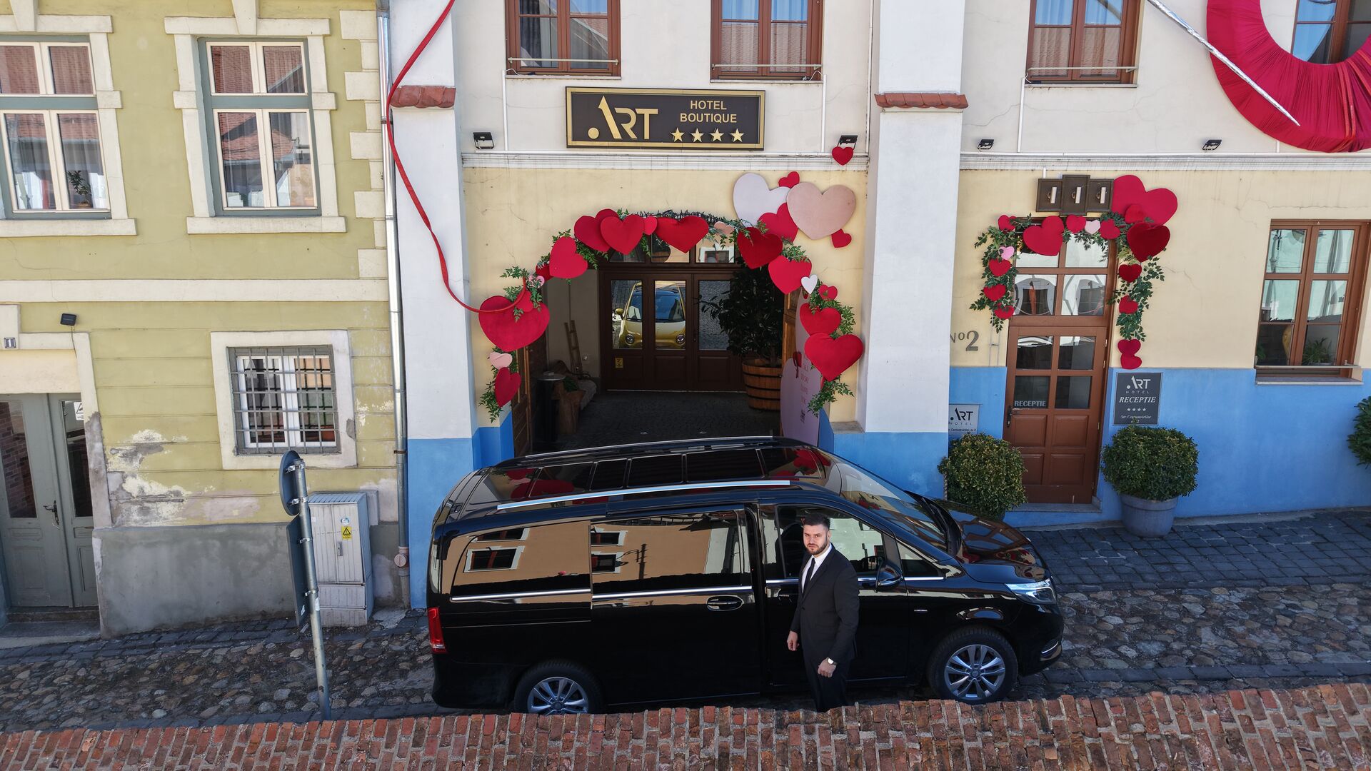 ApeD'or Tour - Premium Chauffeur Services