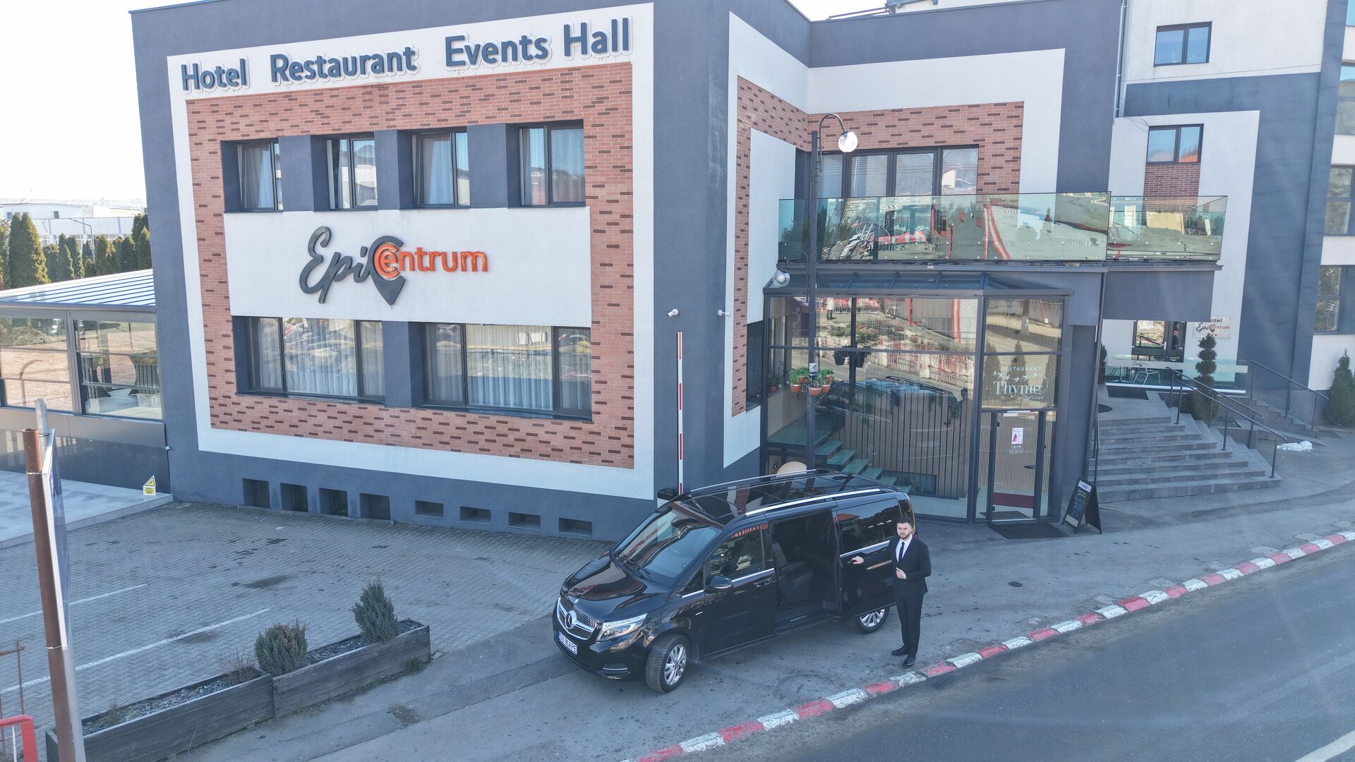 ApeD'or Tour - Mercedes V-Class Premium Service 1